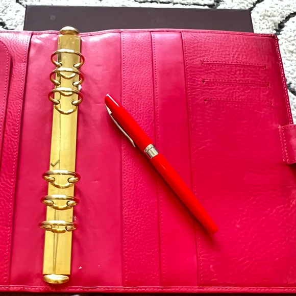 GILLIO A5 Pink w/ 25mm Gold Rings - Picture 8 of 11